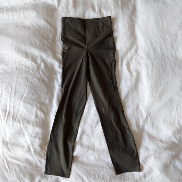 Lululemon Base Pace HR Crop 23" Army Green Size 2 - Picture 3 of 6